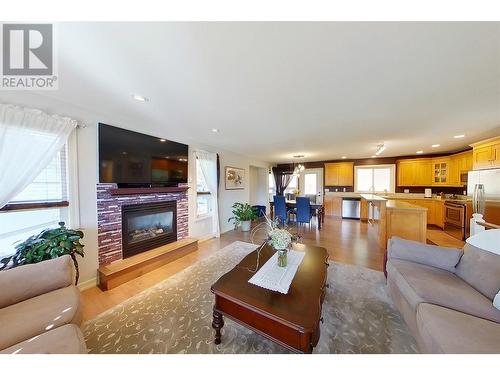 1090 14 Avenue Se, Salmon Arm, BC - Indoor Photo Showing Living Room With Fireplace