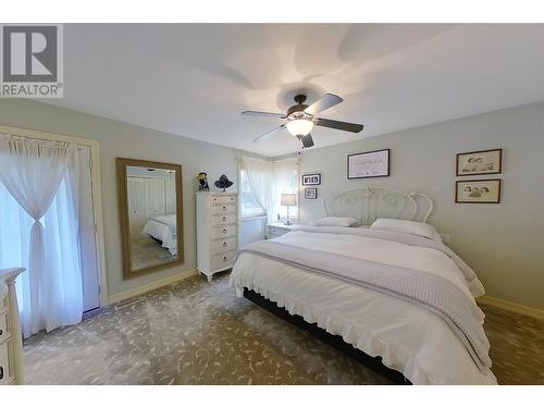 1090 14 Avenue Se, Salmon Arm, BC - Indoor Photo Showing Bedroom