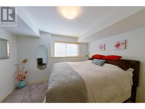 1090 14 Avenue Se, Salmon Arm, BC - Indoor Photo Showing Bedroom