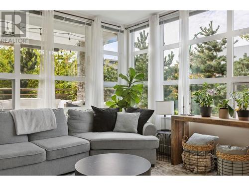 102 3602 Aldercrest Drive, North Vancouver, BC - Indoor Photo Showing Living Room