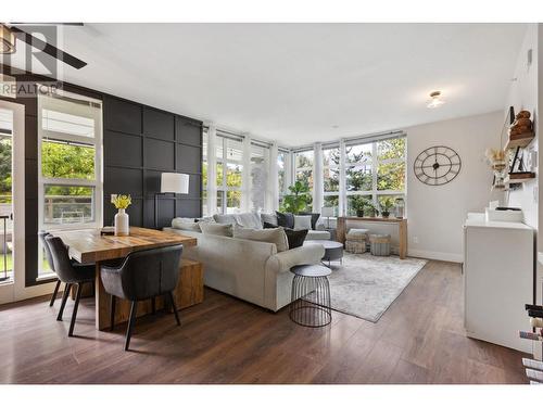 102 3602 Aldercrest Drive, North Vancouver, BC - Indoor Photo Showing Living Room