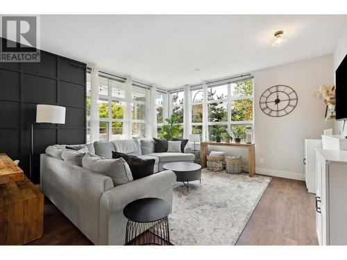 102 3602 Aldercrest Drive, North Vancouver, BC - Indoor Photo Showing Living Room