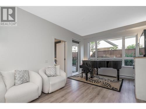 109 741 Anskar Court, Coquitlam, BC - Indoor Photo Showing Living Room