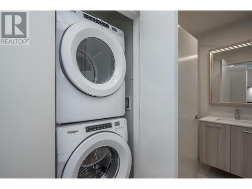 109 741 Anskar Court, Coquitlam, BC - Indoor Photo Showing Laundry Room