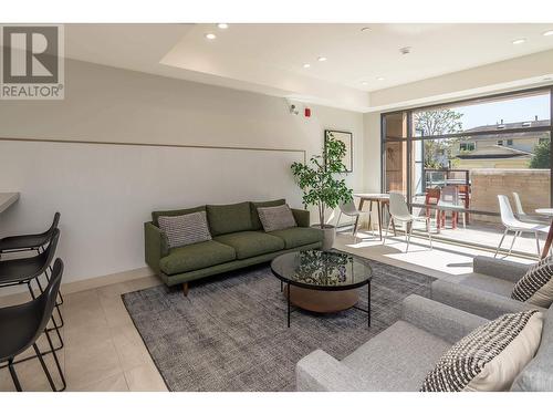 109 741 Anskar Court, Coquitlam, BC - Indoor Photo Showing Living Room