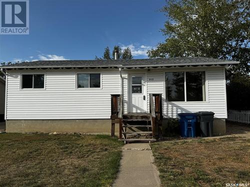 215 5Th Avenue E, Gravelbourg, SK - Outdoor