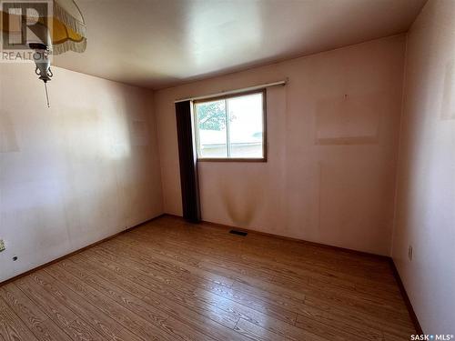 215 5Th Avenue E, Gravelbourg, SK - Indoor Photo Showing Other Room