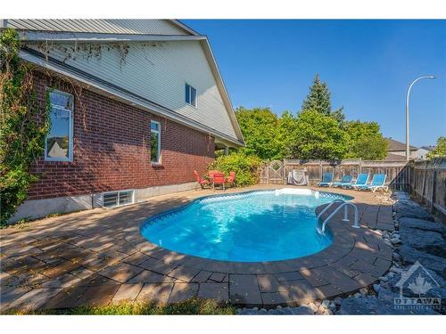 8 Loyal Hill Crescent, Kanata, ON 