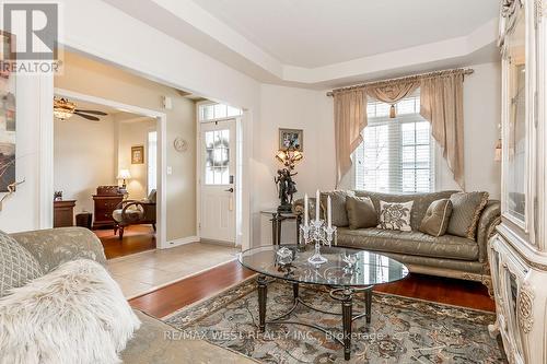 118 Succession Crescent, Barrie (Innis-Shore), ON - Indoor Photo Showing Living Room