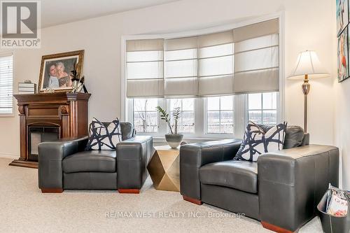 118 Succession Crescent, Barrie (Innis-Shore), ON - Indoor Photo Showing Living Room