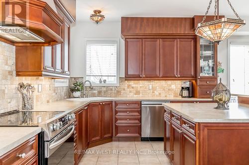 118 Succession Crescent, Barrie, ON - Indoor Photo Showing Kitchen