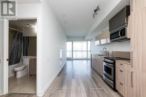 3207 - 290 Adelaide Street W, Toronto, ON - Indoor Photo Showing Kitchen