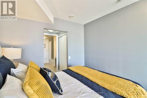 612 - 5 Hanna Avenue, Toronto, ON - Indoor Photo Showing Bedroom