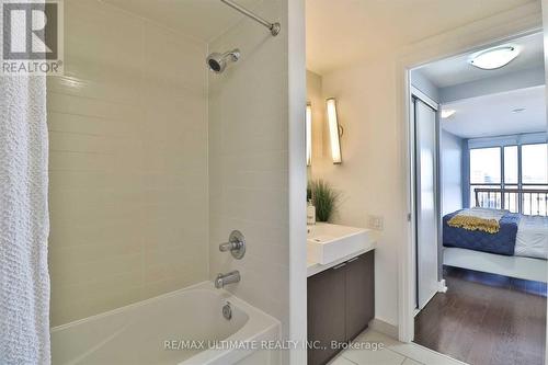 612 - 5 Hanna Avenue, Toronto (Niagara), ON - Indoor Photo Showing Bathroom