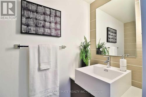 612 - 5 Hanna Avenue, Toronto (Niagara), ON - Indoor Photo Showing Bathroom