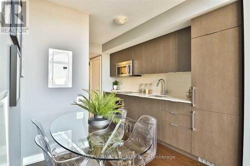 612 - 5 Hanna Avenue, Toronto, ON - Indoor Photo Showing Dining Room