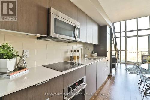 612 - 5 Hanna Avenue, Toronto, ON - Indoor Photo Showing Kitchen