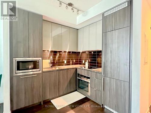 2810 - 125 Blue Jays Way, Toronto (Waterfront Communities), ON - Indoor Photo Showing Kitchen