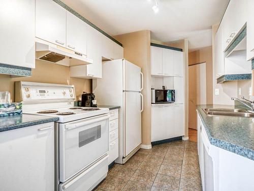 Kitchen - 8-139 Rue Sévigny, Repentigny (Repentigny), QC - Indoor Photo Showing Kitchen With Double Sink