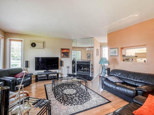 Salon - 8-139 Rue Sévigny, Repentigny (Repentigny), QC - Indoor Photo Showing Living Room With Fireplace