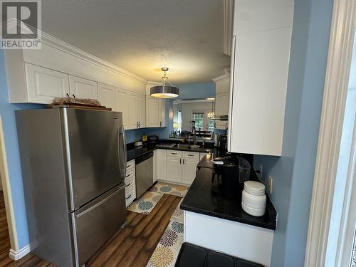 31 350 Pearkes Drive, Williams Lake, BC - Indoor Photo Showing Kitchen