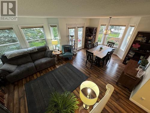 31 350 Pearkes Drive, Williams Lake, BC - Indoor Photo Showing Living Room