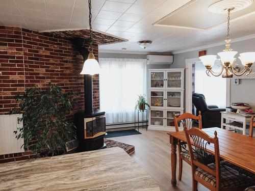 Salle Ã  manger - 279 Rue Trahan, Saint-Jean-Sur-Richelieu, QC - Indoor Photo Showing Dining Room With Fireplace