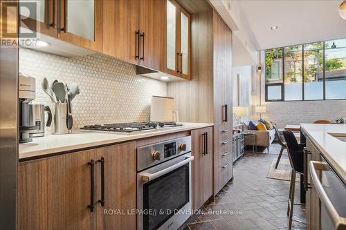 8 - 50 Bartlett Avenue, Toronto, ON - Indoor Photo Showing Kitchen With Upgraded Kitchen