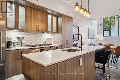 8 - 50 Bartlett Avenue, Toronto, ON - Indoor Photo Showing Kitchen With Upgraded Kitchen