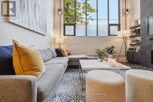 8 - 50 Bartlett Avenue, Toronto, ON - Indoor Photo Showing Living Room