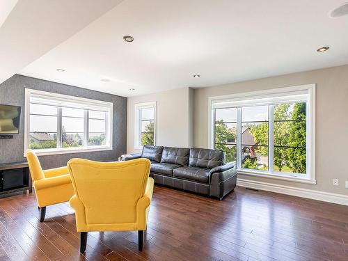 Salon - 522 Rue De La Grotte, Mont-Saint-Hilaire, QC - Indoor Photo Showing Living Room