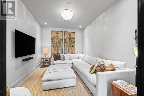 105 - 36 Birch Avenue, Toronto, ON - Indoor Photo Showing Living Room