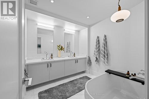 105 - 36 Birch Avenue, Toronto (Yonge-St. Clair), ON - Indoor Photo Showing Bathroom