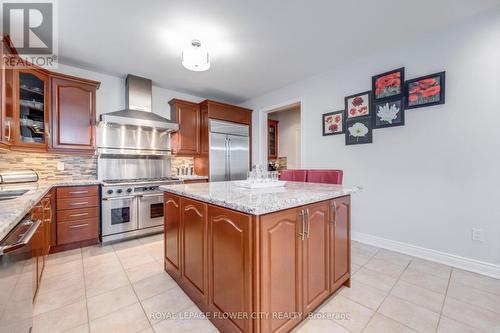 385 Burloak Drive, Oakville (Bronte West), ON - Indoor Photo Showing Kitchen