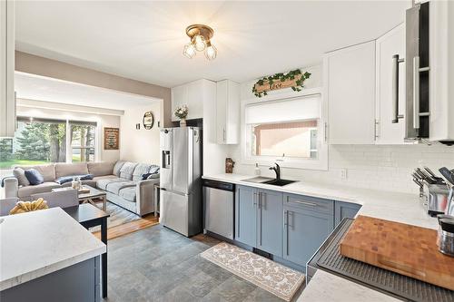 109 Strathnaver Avenue, Selkirk, MB - Indoor Photo Showing Kitchen