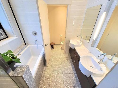 201-770 Fisgard St, Victoria, BC - Indoor Photo Showing Bathroom