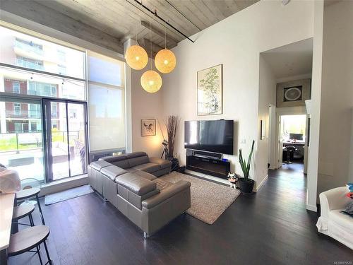 201-770 Fisgard St, Victoria, BC - Indoor Photo Showing Living Room