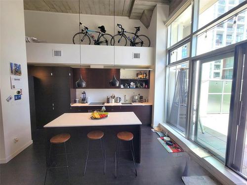 201-770 Fisgard St, Victoria, BC - Indoor Photo Showing Kitchen