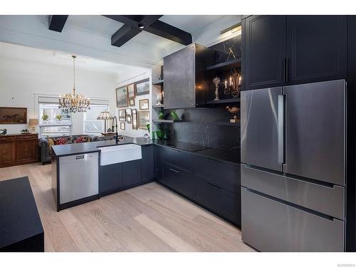 511-10 Paul Kane Pl, Victoria, BC - Indoor Photo Showing Kitchen