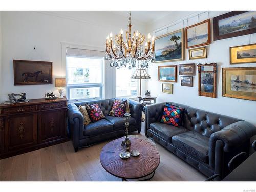 511-10 Paul Kane Pl, Victoria, BC - Indoor Photo Showing Living Room