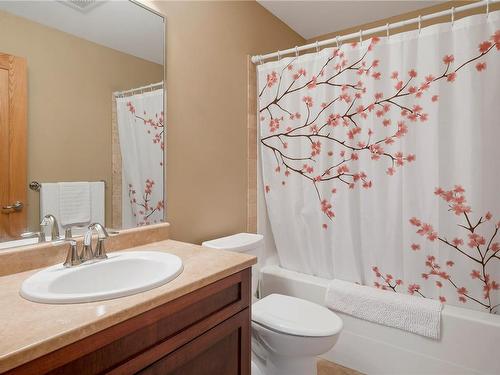 207-2676 Island Hwy South, Campbell River, BC - Indoor Photo Showing Bathroom