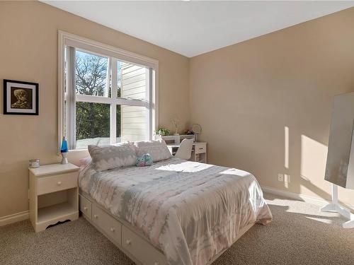 207-2676 Island Hwy South, Campbell River, BC - Indoor Photo Showing Bedroom