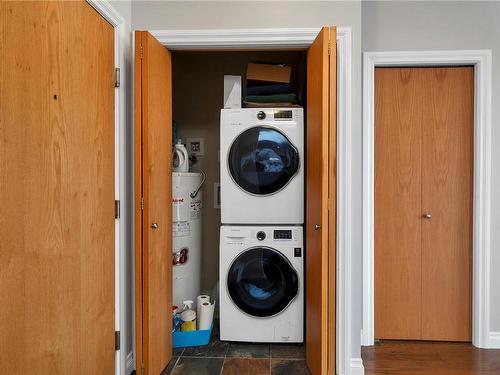 207-2676 Island Hwy South, Campbell River, BC - Indoor Photo Showing Laundry Room