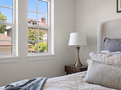 202 B-1224 Richardson St, Victoria, BC - Indoor Photo Showing Bedroom