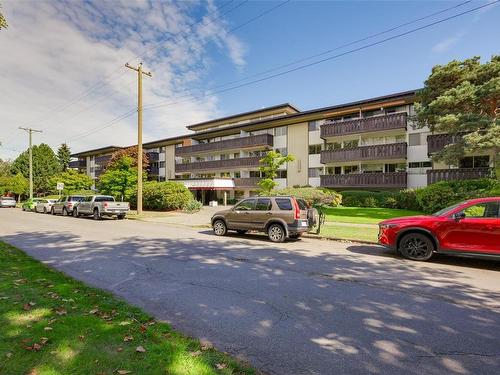 423-964 Heywood Rd, Victoria, BC - Outdoor