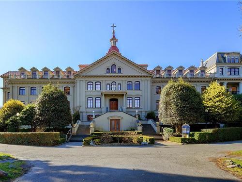 423-964 Heywood Rd, Victoria, BC - Outdoor With Facade