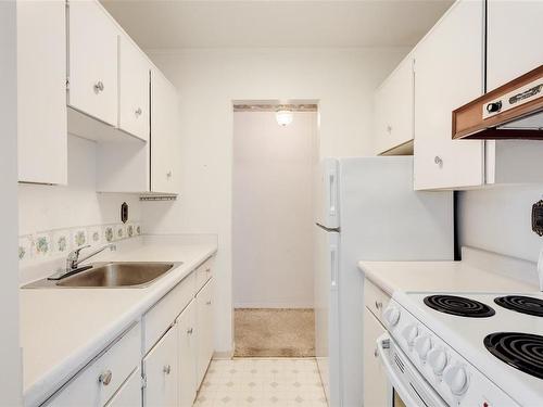 423-964 Heywood Rd, Victoria, BC - Indoor Photo Showing Kitchen