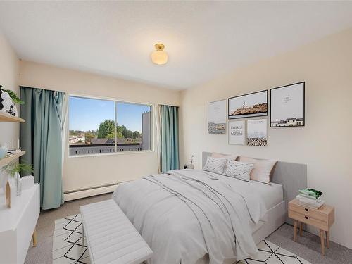 423-964 Heywood Rd, Victoria, BC - Indoor Photo Showing Bedroom