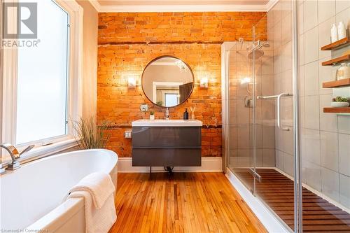 198 Duke Street, Hamilton, ON - Indoor Photo Showing Bathroom