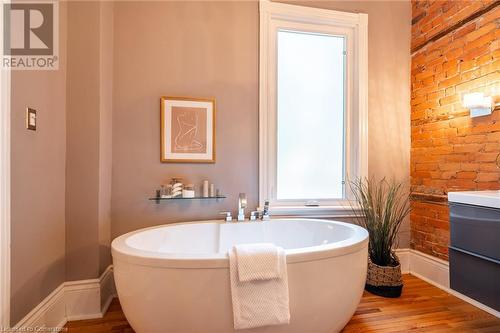 198 Duke Street, Hamilton, ON - Indoor Photo Showing Bathroom